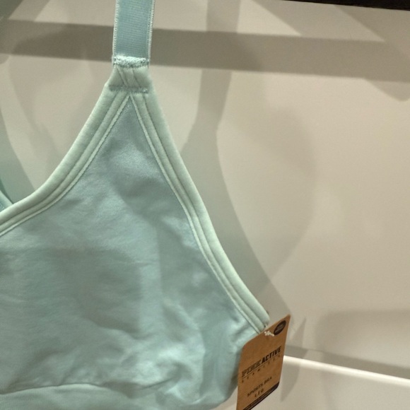 PINK Active low impact Sports bra. - Picture 2 of 4